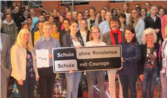 Titelverleihung - Gymnasium Hohenlimburg wird Schule ohne Rassismus